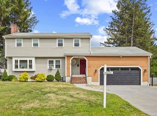 90 Rindo Park Dr, Lowell, MA 01851