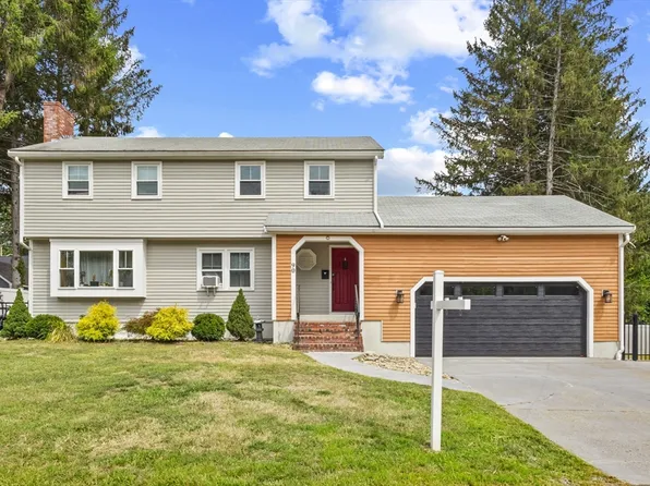 90 Rindo Park Dr, Lowell, MA 01851