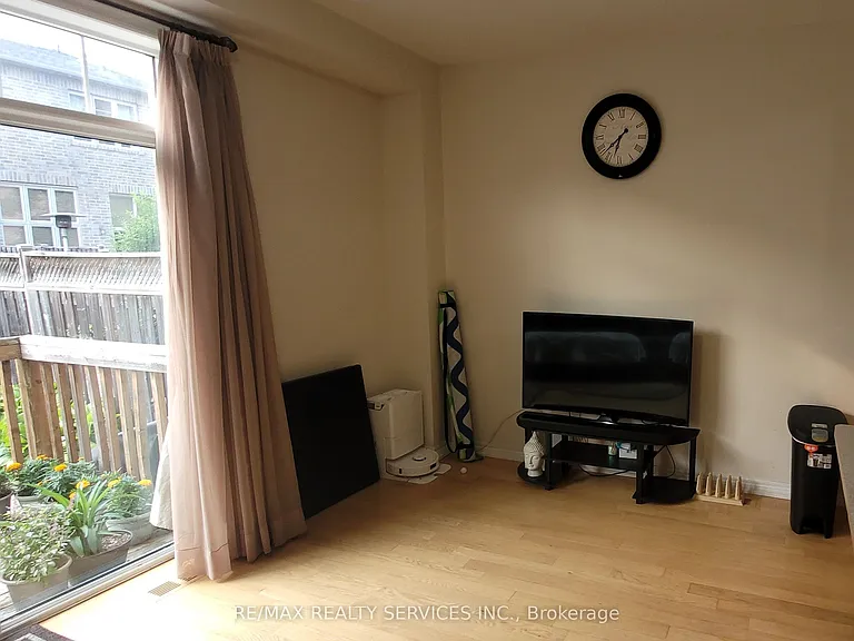 2077 Tovell Dr — Photo 5