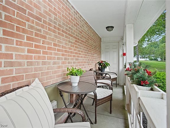 5th image of 16 Squires Ct