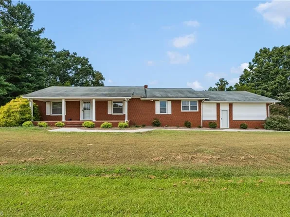 3827 State Highway 772, Walnut Cove, NC 27052