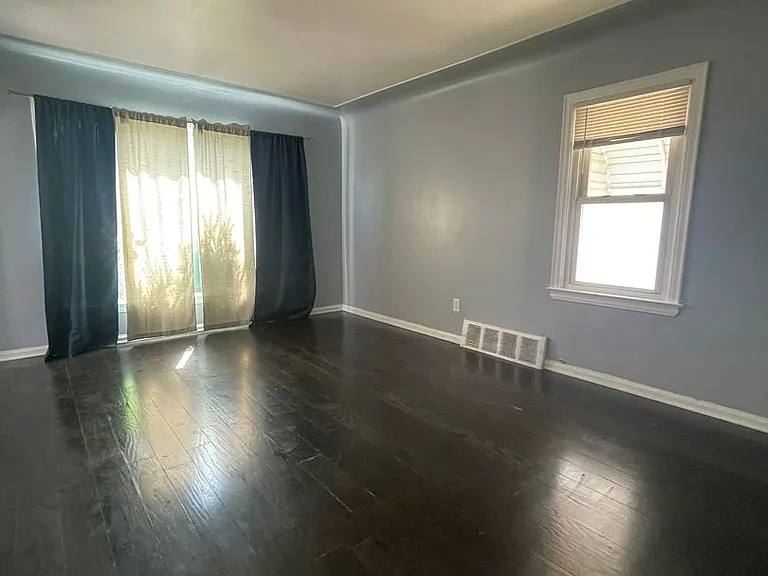7651 Lamphere — Photo 3