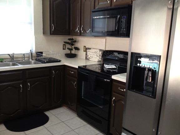 Kitchen (Angle 2)