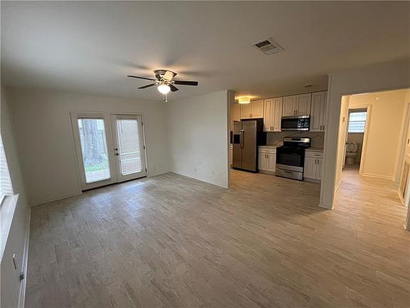 3rd image of 405 Papworth Ave