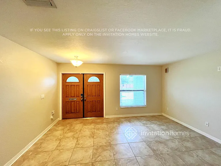 833 SE Lansdowne Ave — Photo 2