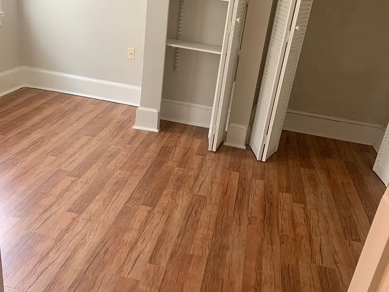 2nd bedroom by kitchen