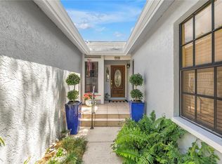 992 San Carlos Ct NE, Saint Petersburg, FL 33702
