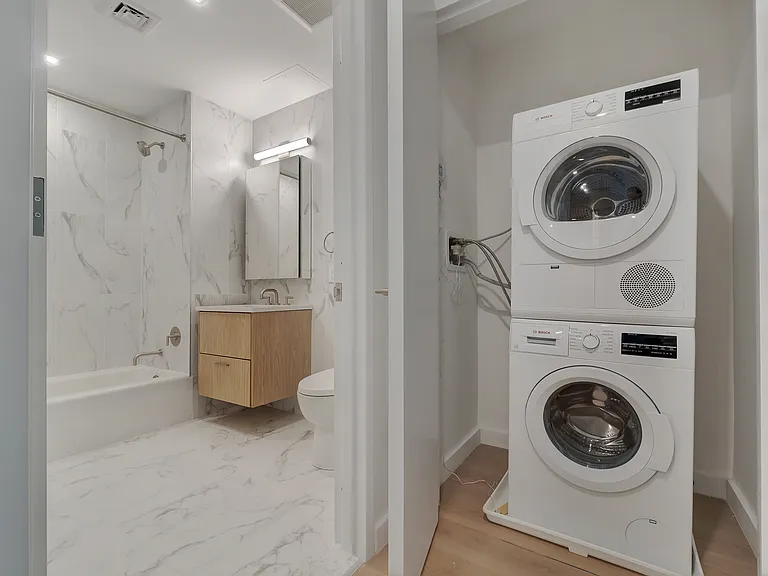 1024 Manhattan Ave #Penthouse 701 — Photo 8