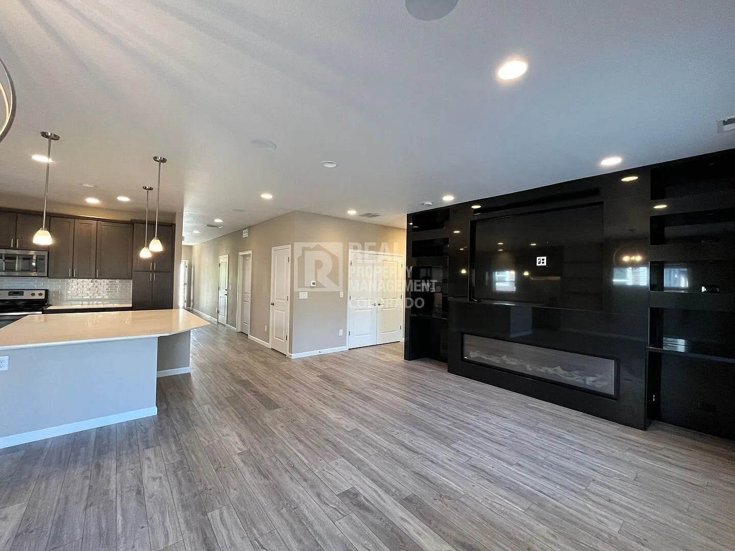 3 bed, 2.0 bath, 1642 sqft, $2,995 — Photo 3