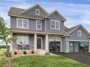 1671 Rainier Dr, Shakopee, MN 55379