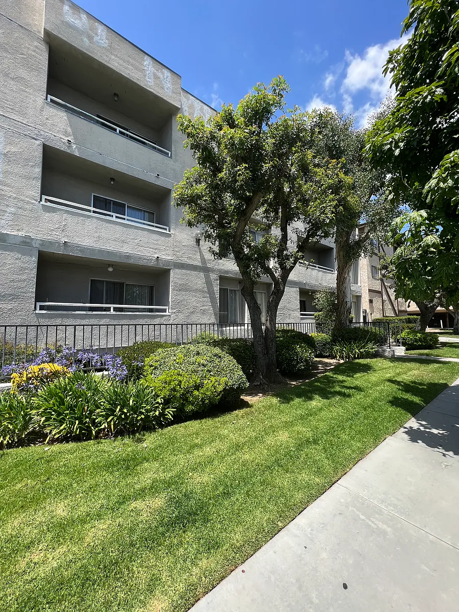 Building Photo - 1051 Justin Ave