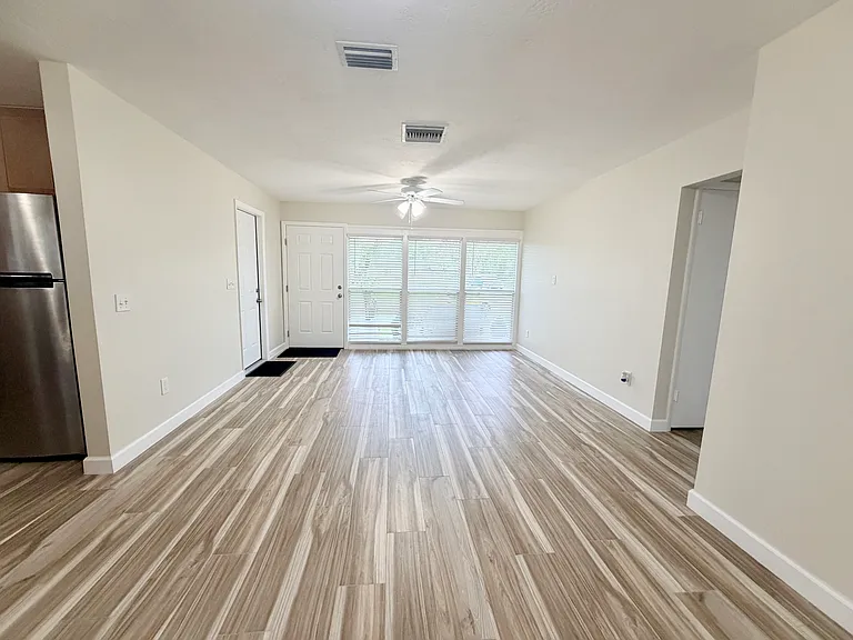 1650 Hastings Dr — Photo 3