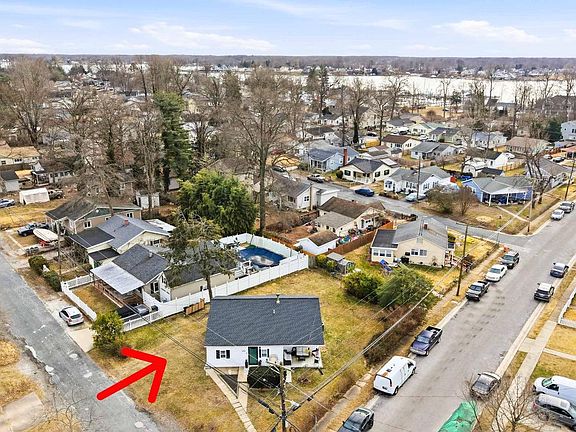 3rd image of 21 Dogwood Dr