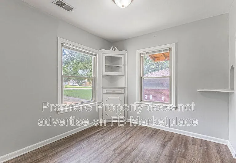 1107 W 27th St S — Photo 4