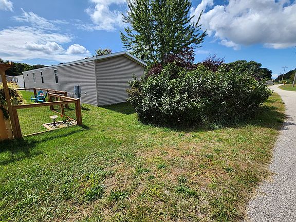 3rd image of 14909 Saint Clair Dr