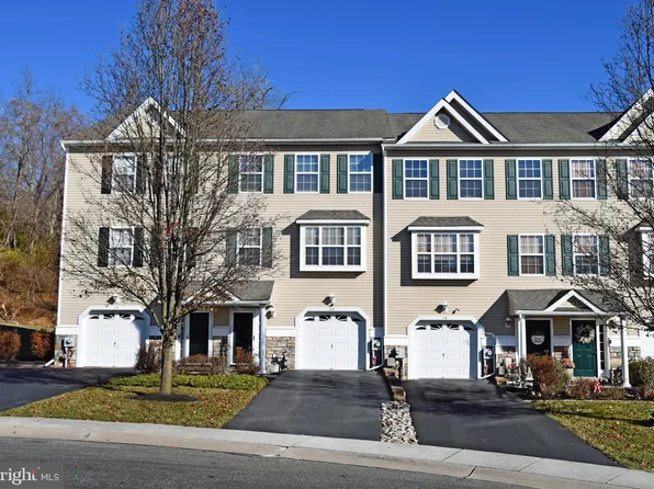 60 Hoag Ln, Aston, PA 19014