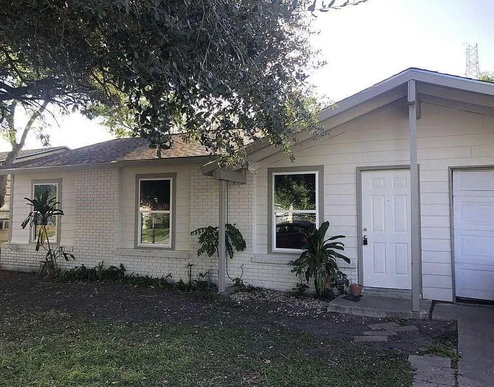 3 bed, 1.0 bath, 943 sqft, $1,395 — Photo 1