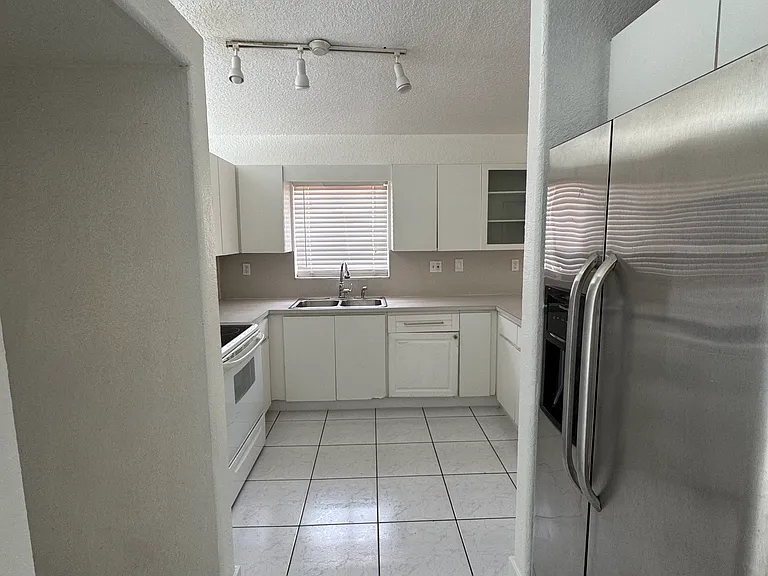 9747 NW 126th Ter — Photo 11