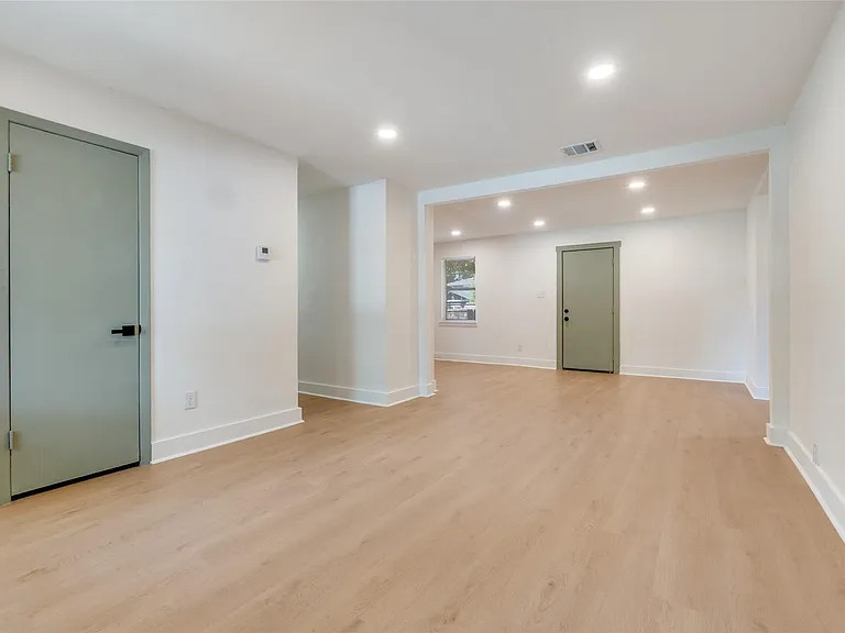 2701 Northview Pl — Photo 3
