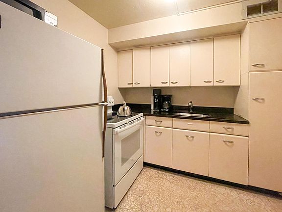 4th image of 3100 N Lake Shore Dr APT 1105