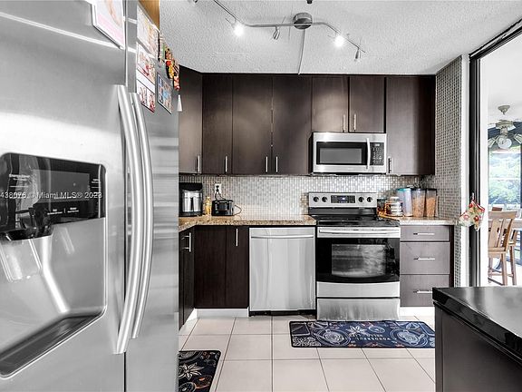 5th image of 671 NE 195th St APT 226E
