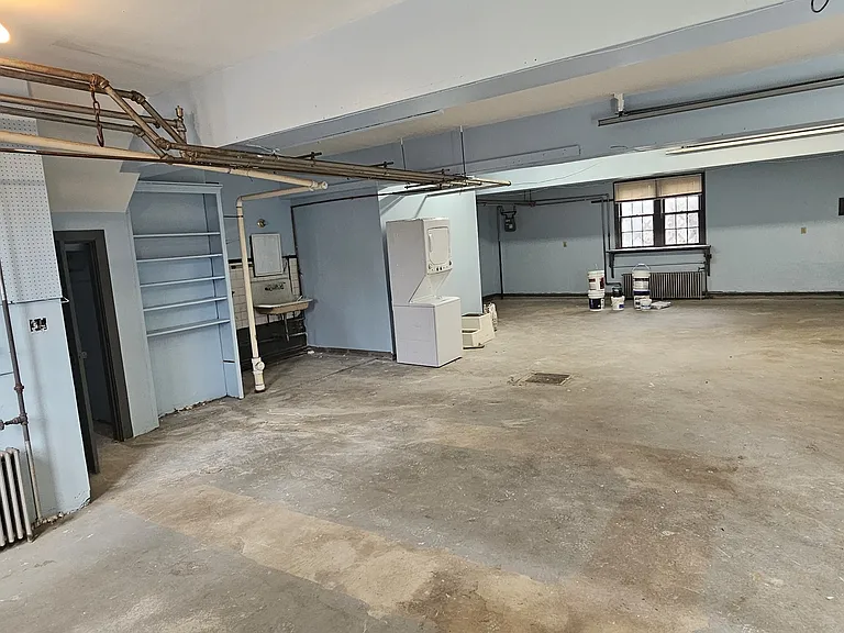 365 Circular Ave — Photo 2