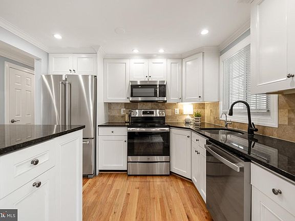 2nd image of 8463 Yellow Leaf Ct