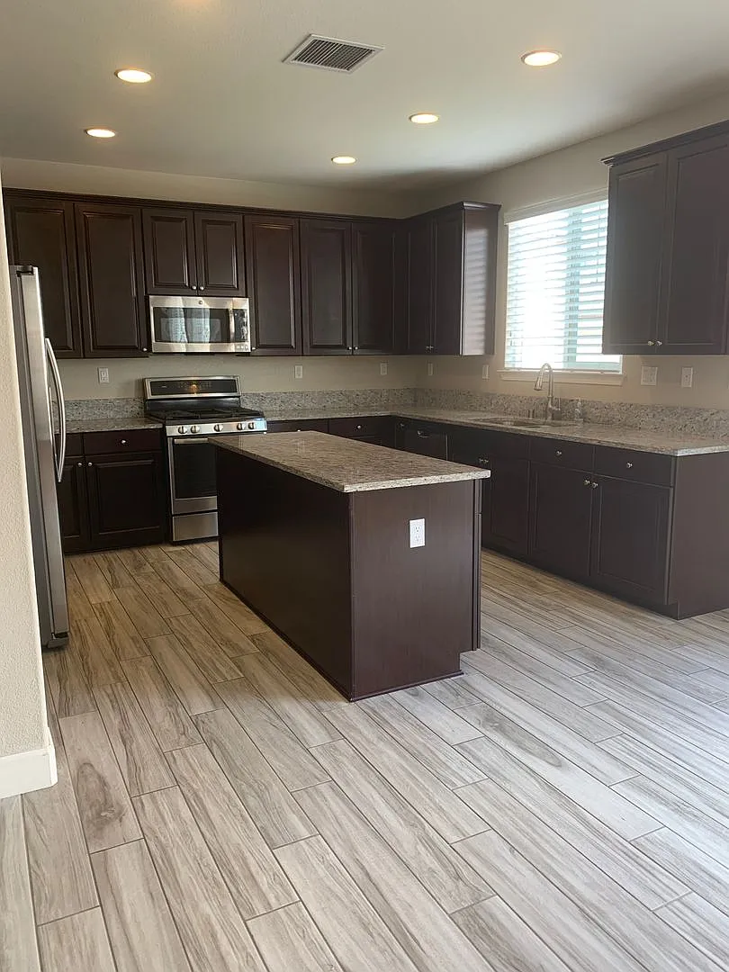 Rare 5 bedroom Executive Home in South Reno — Photo 3