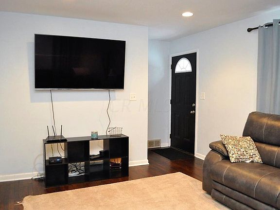 3rd image of 1424 N Columbus St