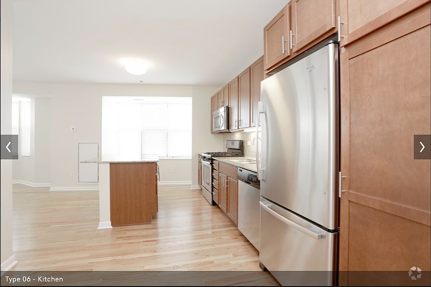 Kitchen (Lake Views)