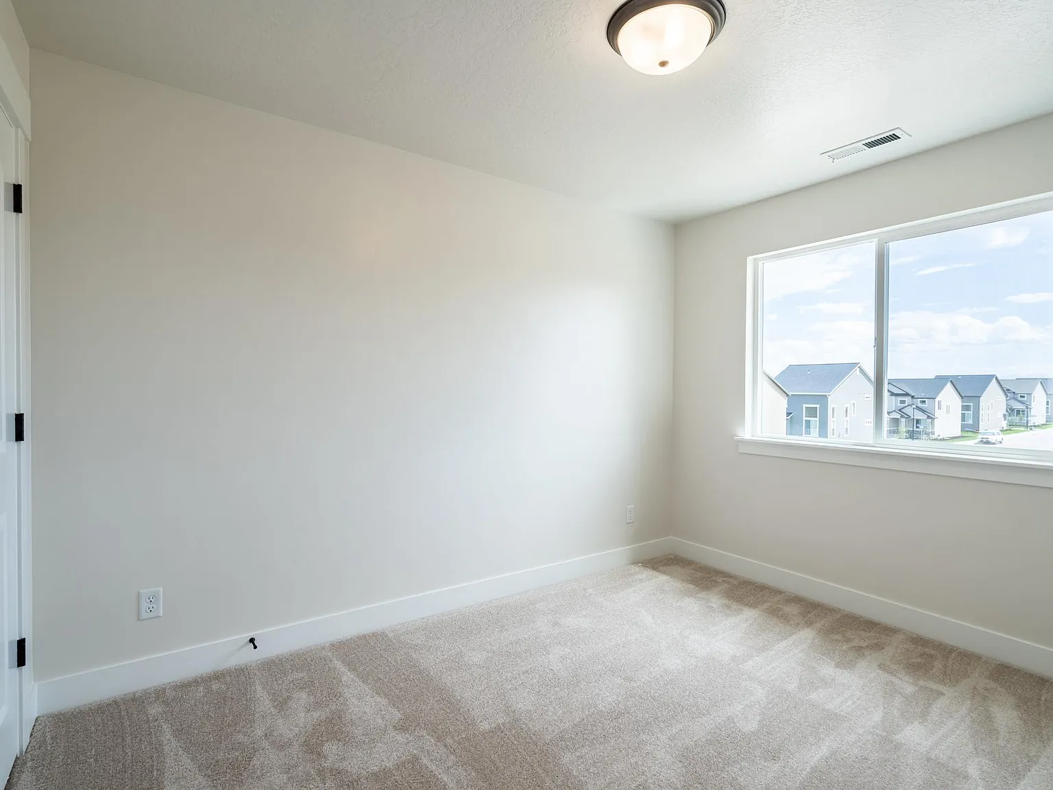 5 bed, 3.5 bath, 2428 sqft, $575 — Photo 4