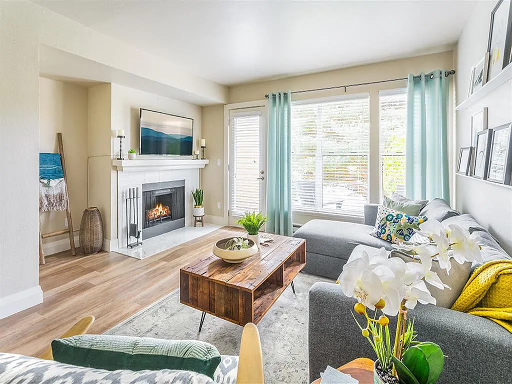 Lighthouse Apartments — Photo 3