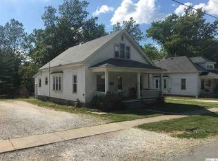 523 NW Cross St, Mount Sterling, IL 62353