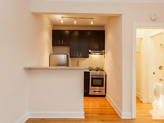 2nd image of 4615 N Paulina St APT 1B
