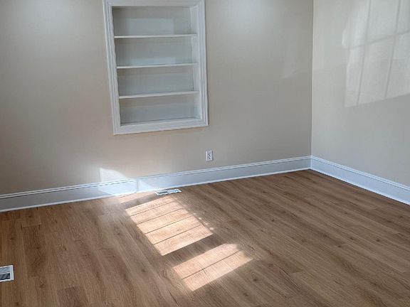 2nd image of 122 N Fir Ave