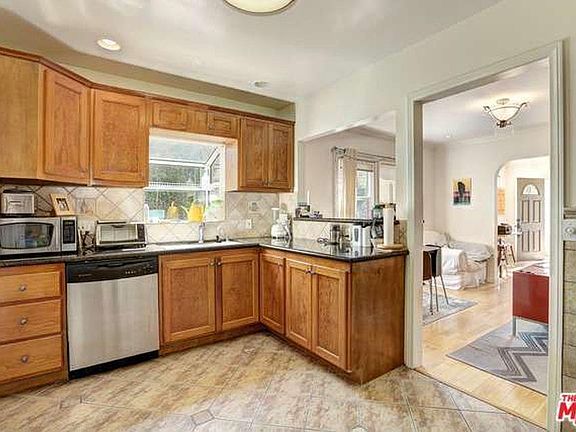 4th image of 3407 Larga Ave