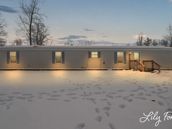 540 22 Mile Rd NW, Kent City, MI 49330