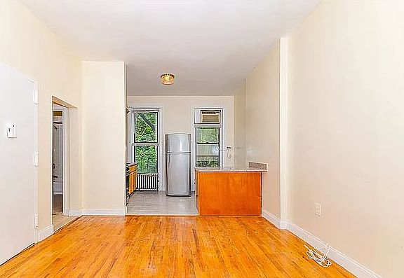 4th image of 535 Franklin Ave APT 4