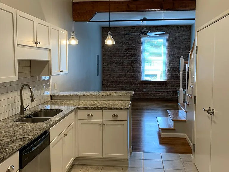 109 Pendleton St — Photo 5