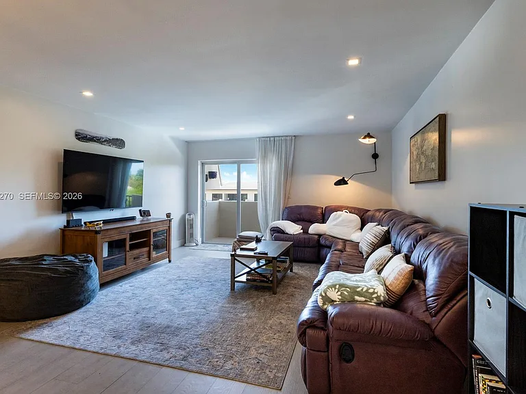 6815 Edgewater Dr #307 — Photo 9