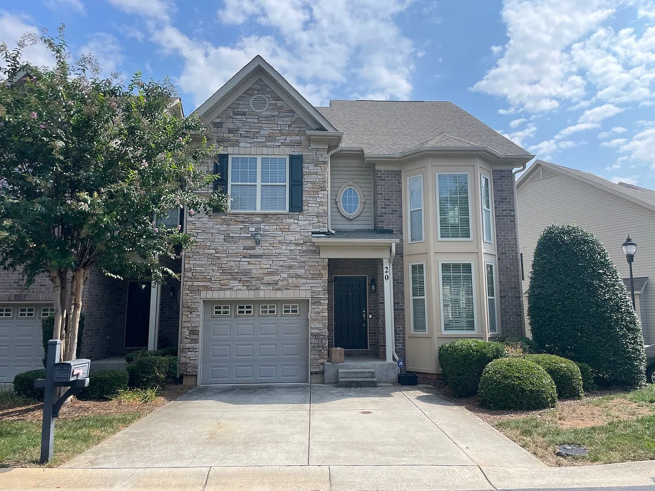 4 bed, 3.5 bath, 3189 sqft, $2,300 — Photo 2