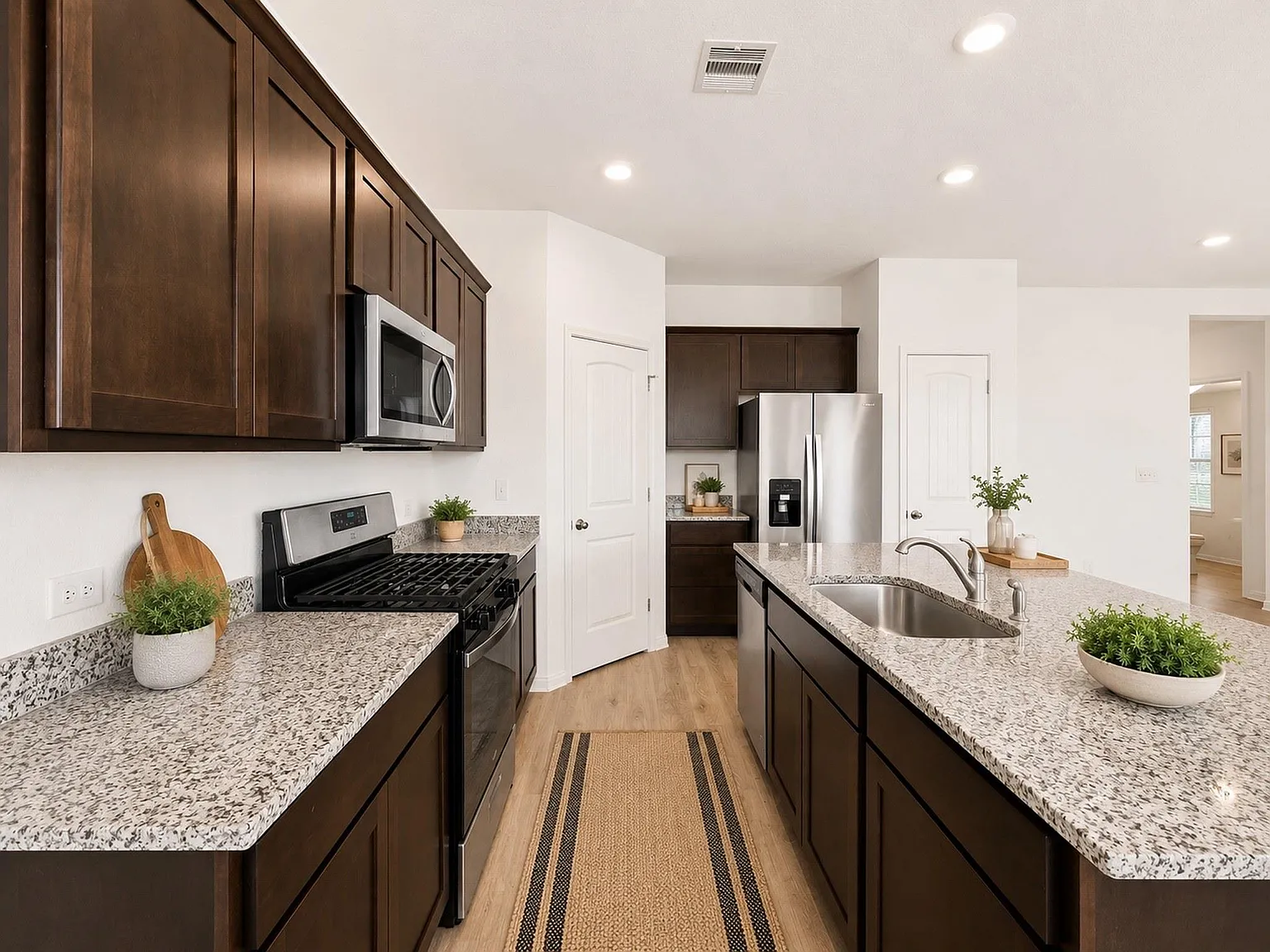 3 bed, 2.5 bath, 1776 sqft, $2,050 — Photo 3