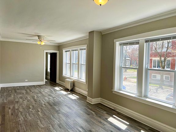 2nd image of 1738 W Grace St #1E
