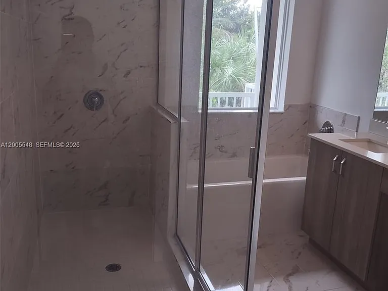 640 Pioneer Way #640 — Photo 23