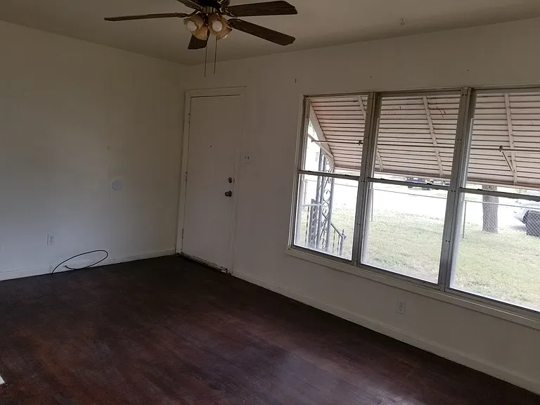 4607 Preston St — Photo 3