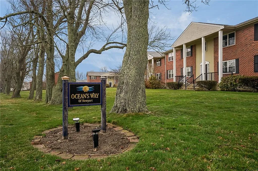 2 bed, 708 sqft, $2,400 — Photo 1