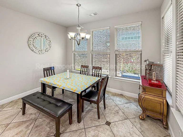 9209 Guadalupe St — Photo 12