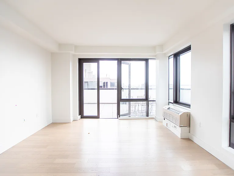 635 4th Ave #1102 — Photo 3