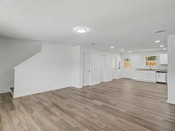 4th image of 20 Frasier Ln SW Building B
