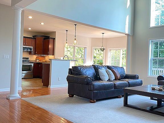 5th image of 18 Waverly Pl
